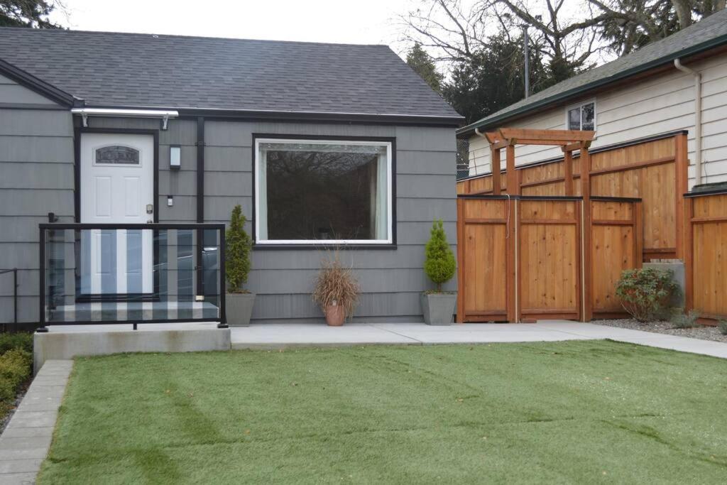 Cozy Crown Hill Carkeek Cottage W/3 Beds, Full Kitchen & Backyard In North Seattle Exterior photo