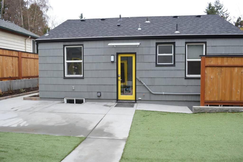 Cozy Crown Hill Carkeek Cottage W/3 Beds, Full Kitchen & Backyard In North Seattle Exterior photo