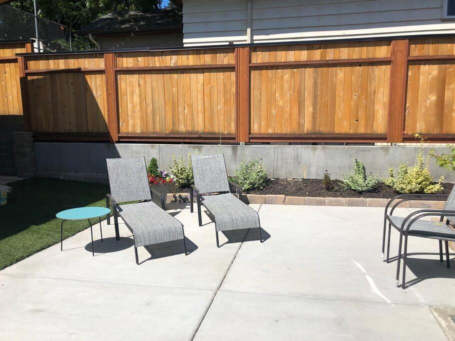 Cozy Crown Hill Carkeek Cottage W/3 Beds, Full Kitchen & Backyard In North Seattle Exterior photo