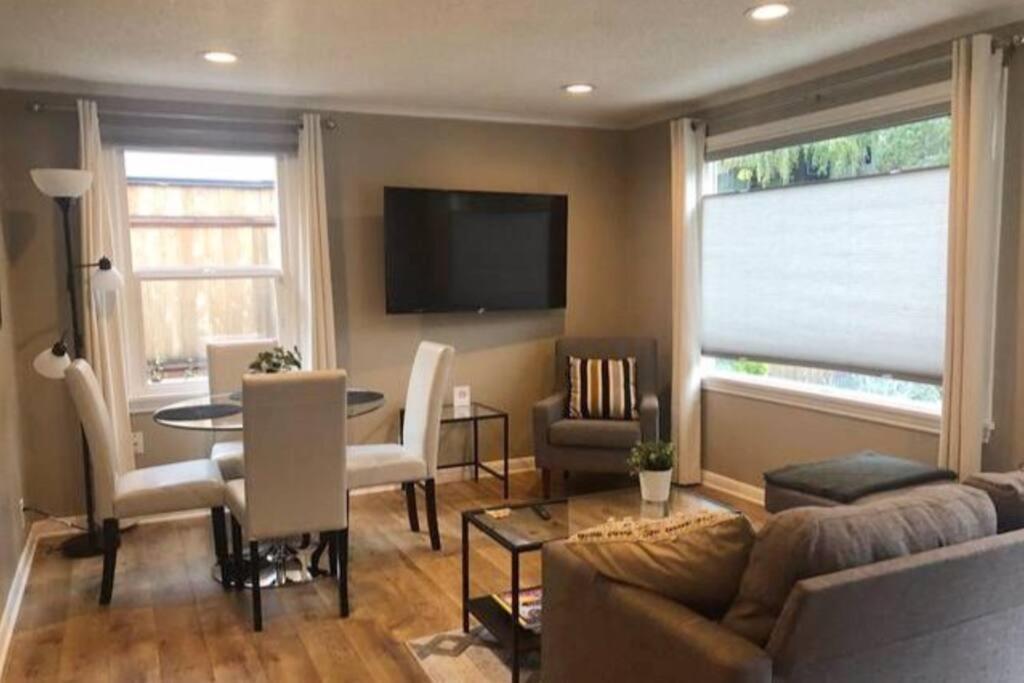 Cozy Crown Hill Carkeek Cottage W/3 Beds, Full Kitchen & Backyard In North Seattle Exterior photo