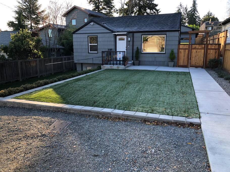 Cozy Crown Hill Carkeek Cottage W/3 Beds, Full Kitchen & Backyard In North Seattle Exterior photo