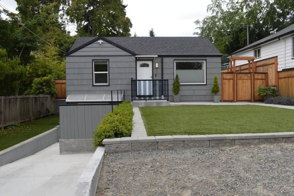 Cozy Crown Hill Carkeek Cottage W/3 Beds, Full Kitchen & Backyard In North Seattle Exterior photo