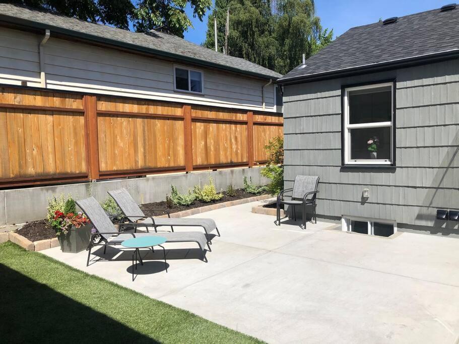 Cozy Crown Hill Carkeek Cottage W/3 Beds, Full Kitchen & Backyard In North Seattle Exterior photo