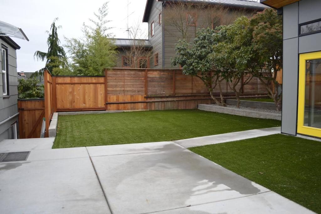 Cozy Crown Hill Carkeek Cottage W/3 Beds, Full Kitchen & Backyard In North Seattle Exterior photo