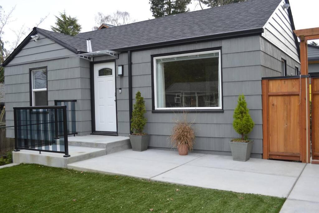 Cozy Crown Hill Carkeek Cottage W/3 Beds, Full Kitchen & Backyard In North Seattle Exterior photo